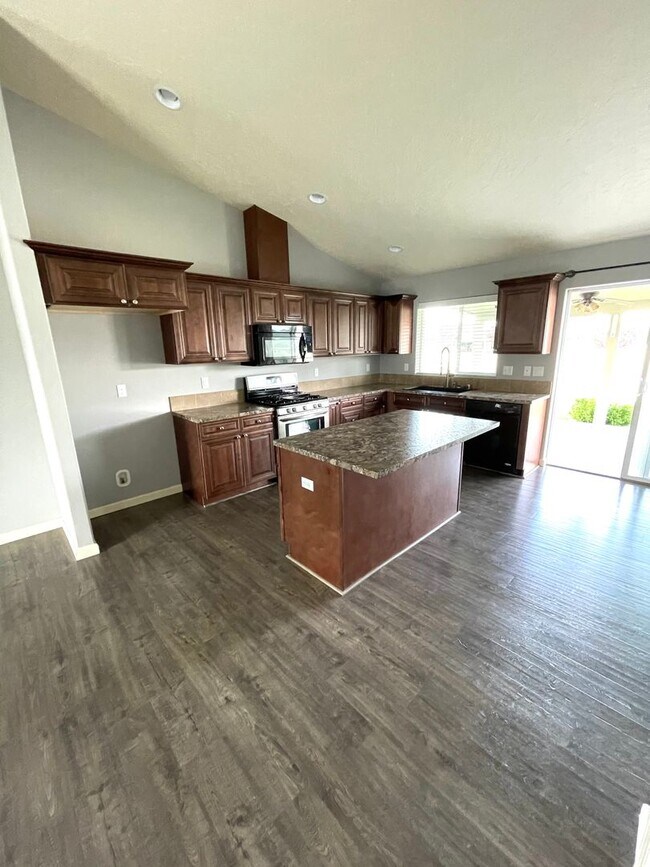 Photo - Beautiful Three Bedroom Two Bath in Kennewick