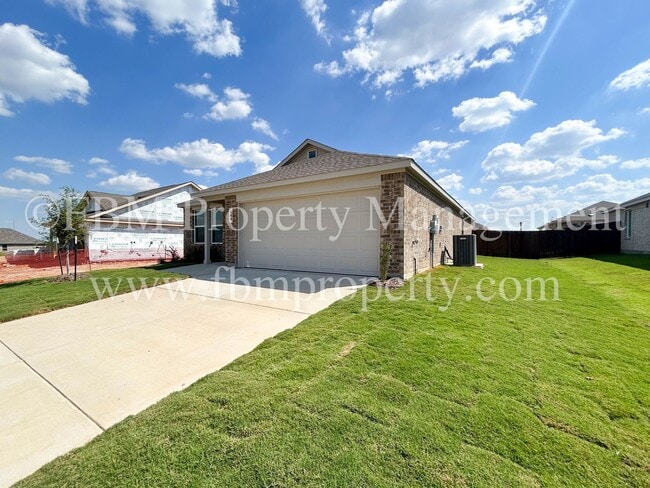 Photo - 644 W Criner St