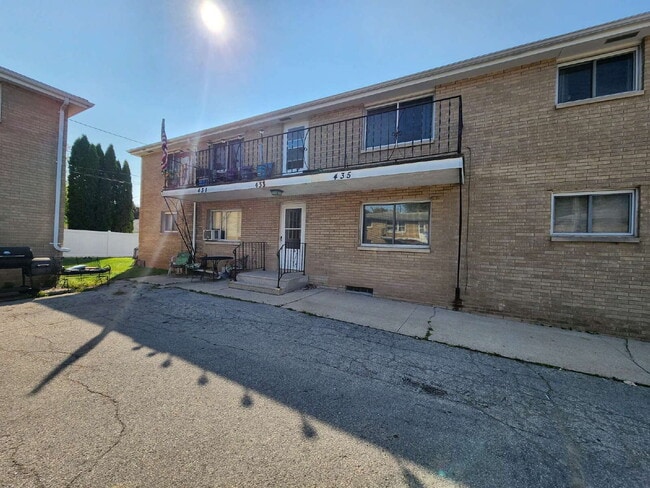 Building Photo - 1 Bedroom Apartment with balcony