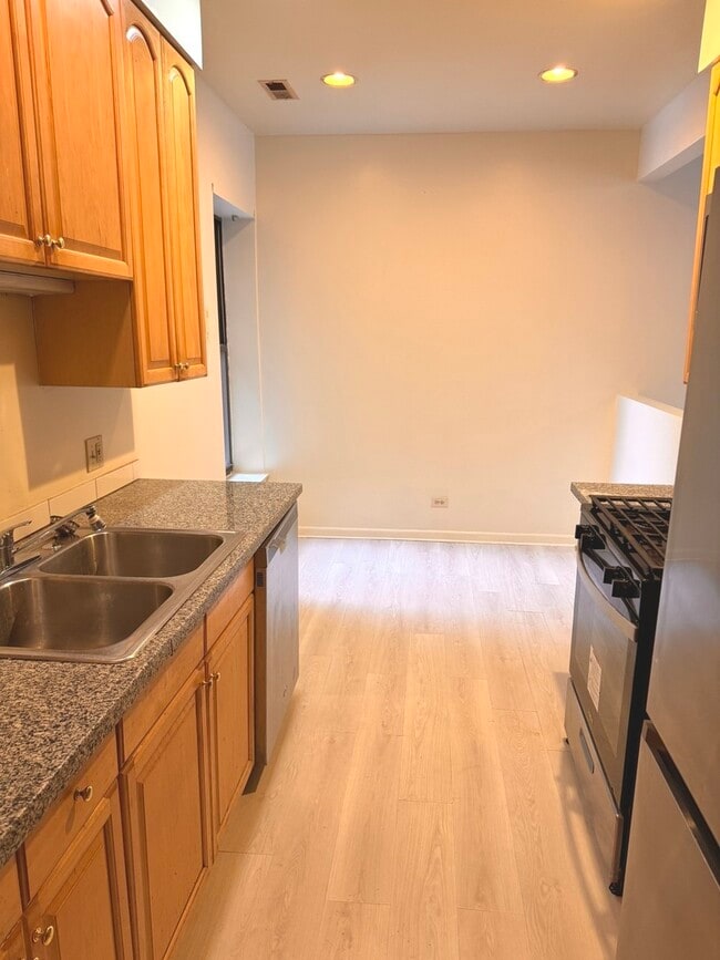 Photo - 4615 S Michigan Ave Unidad 2S