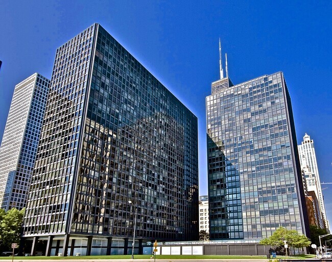 Building Photo - 910 N Lake Shore Dr Unit 1319 Rental