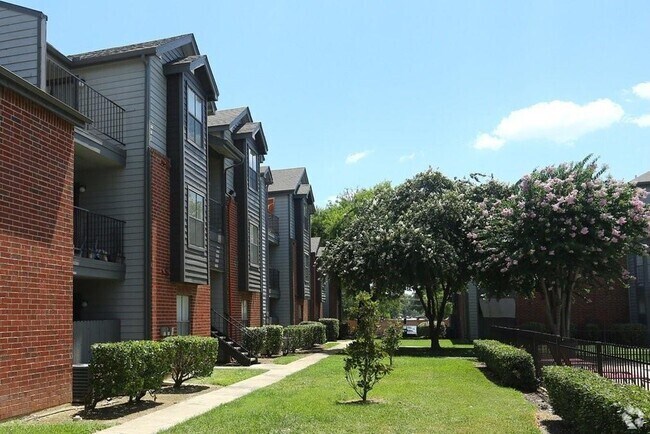 Building Photo - 1400 Clarewood Dr Rental
