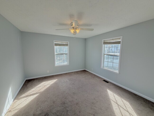 Photo - 1124 Bluewillow Ct