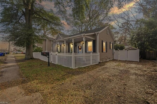 Building Photo - 1325 W Little Creek Rd