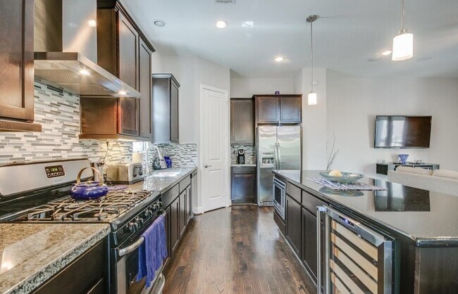Photo - 2314 St Charles St