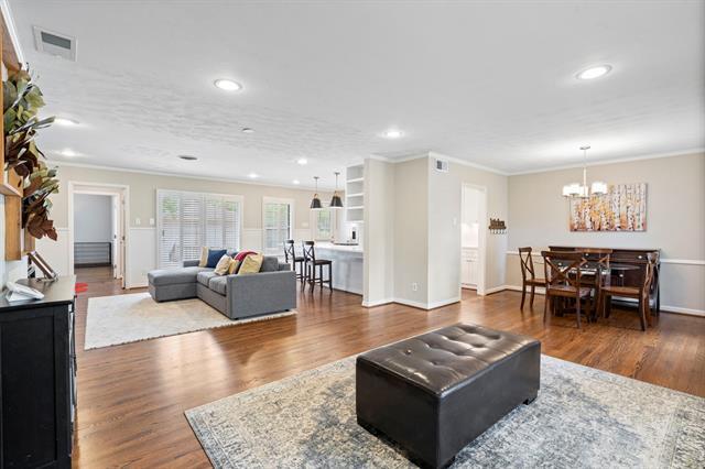 Photo - 9203 Livenshire Dr