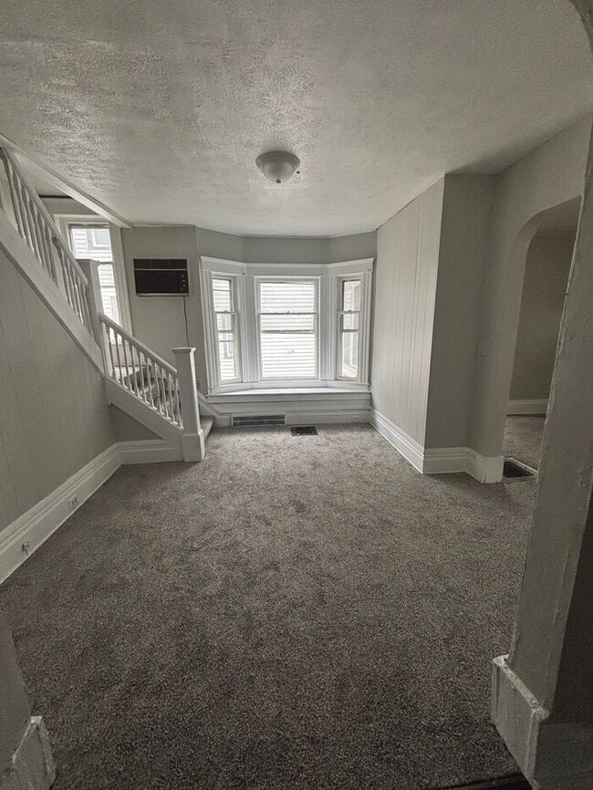 Photo - Stunning 4 beds 1 bath in Cleveland!