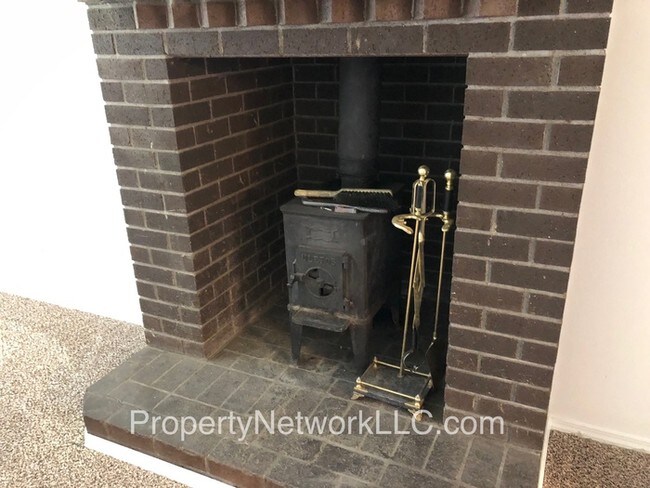 Great 2 Bedroom Duplex in Sandy