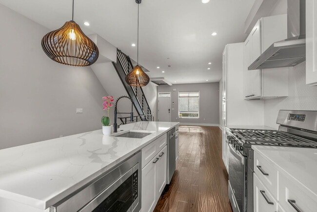 Photo - 1645 W Cabot St