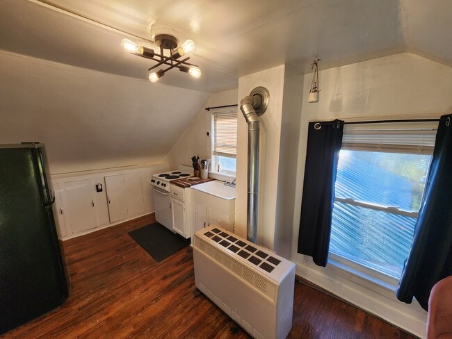 Building Photo - 409 Saint Paul St