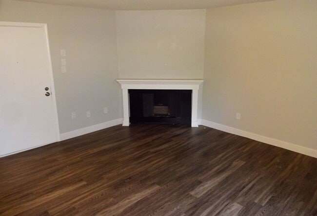 Photo - 2302 G St Unit 15