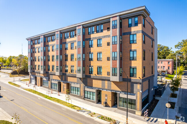 Sixth Avenue Flats Apartments - Des Moines, IA | ForRent.com