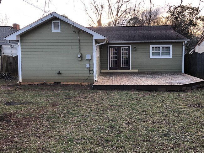 Photo - 2503 Pansy St SW