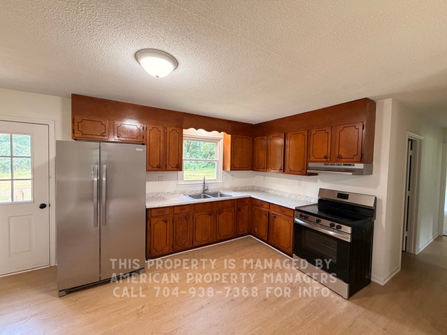 Photo - 110 Eldon Ln