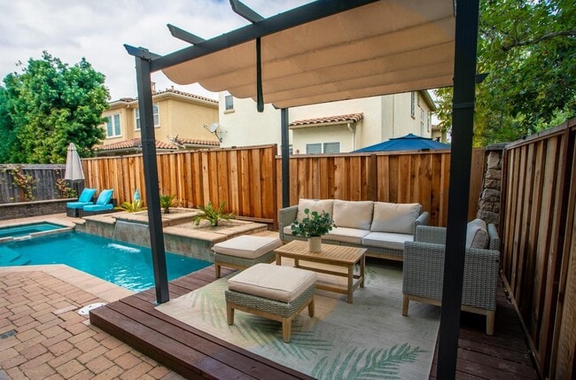 Photo - 2107 Gullane Way