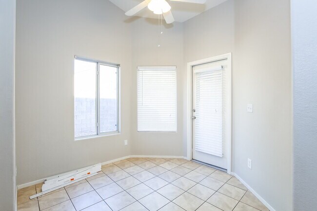 Photo - 546 Truffles St