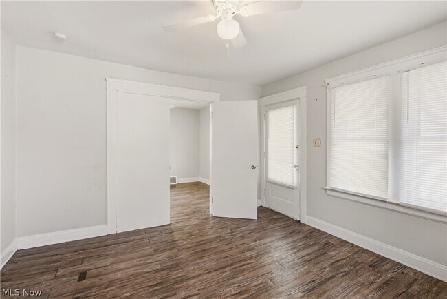 Photo - 515 E 143rd St Unidad Downstairs