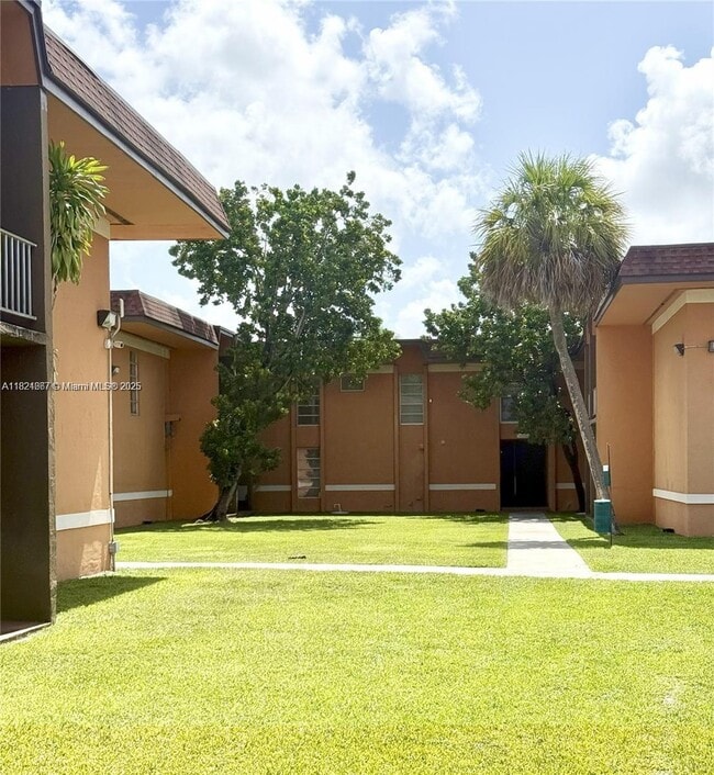 Photo - 9449 SW 76th St Apartamento Unidad T2