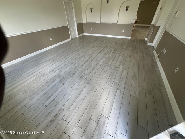 Photo - 930 Sable Cir SE