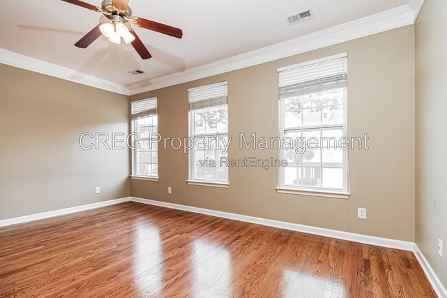 Photo - 3533 Claremont St