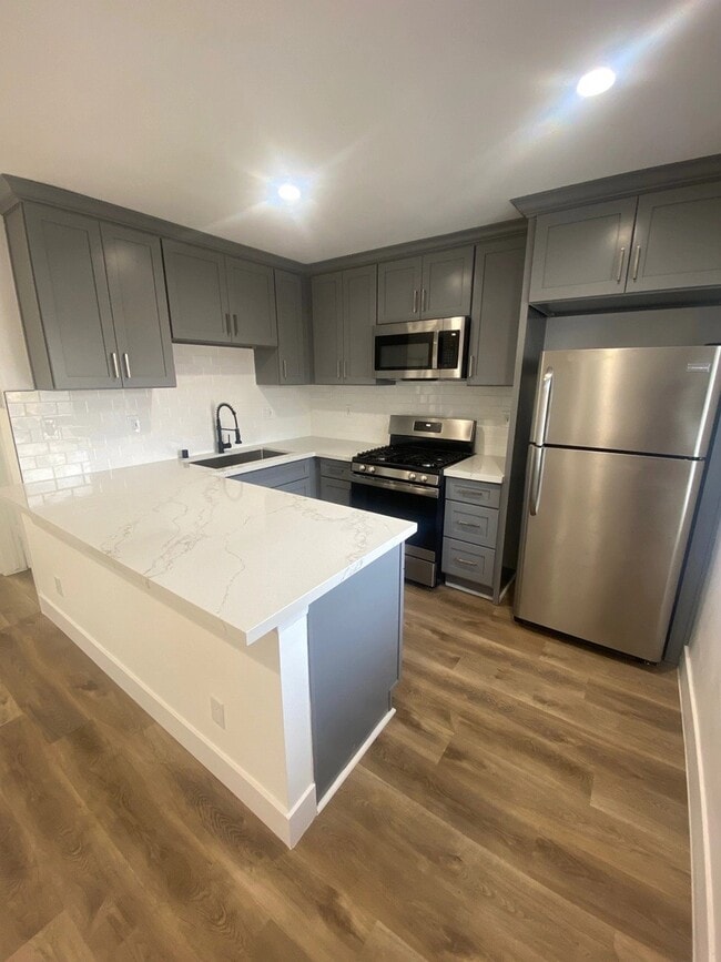 Building Photo - 6136 Fulton Ave