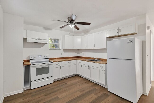 Photo - 635 6th St Unit 635
