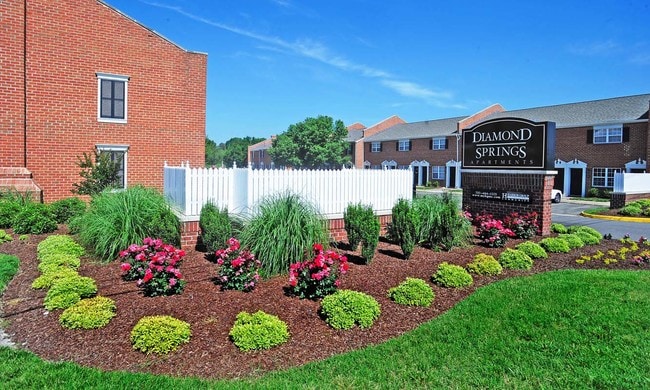 Photo - Diamond Springs Apartments