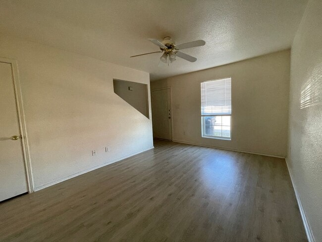 Photo - 4506 Sylvia Dr Unidad # C