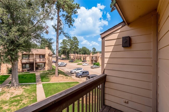 Building Photo - 2521 Crosstimbers Dr Unit F5