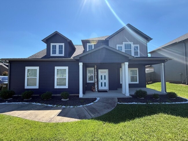 Building Photo - 4 Bedroom 2 1/2 Bedroom Home