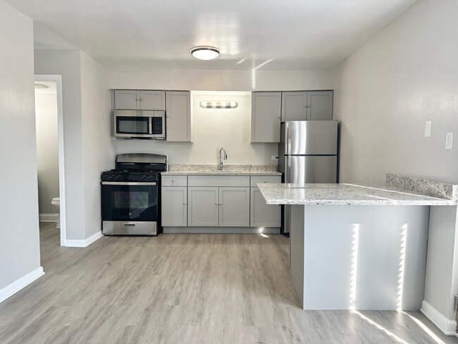 Photo - 1721 E Roosevelt Rd