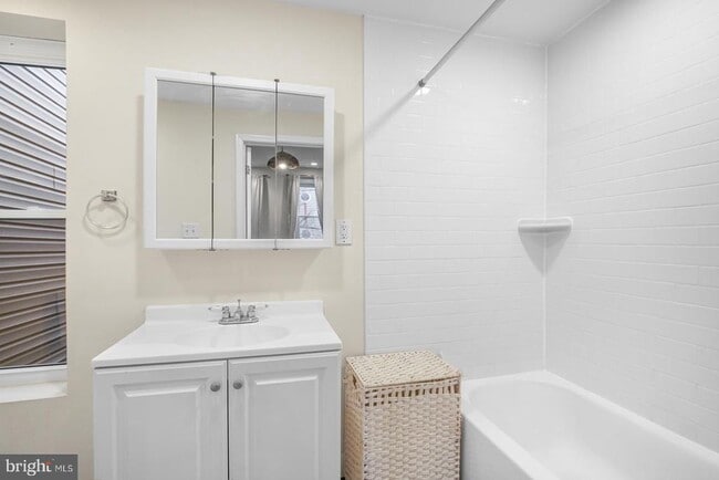 Photo - 618 N 40th St Unit 3