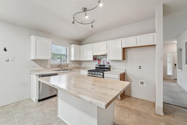 1724 Darjeeling Dr