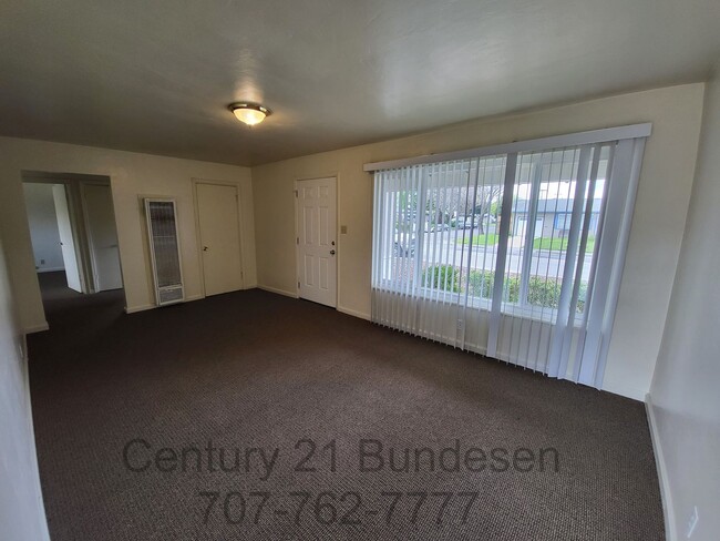 Photo - Clean Eastside Petaluma Home - 3BD/2BA ~132 Maria Drive