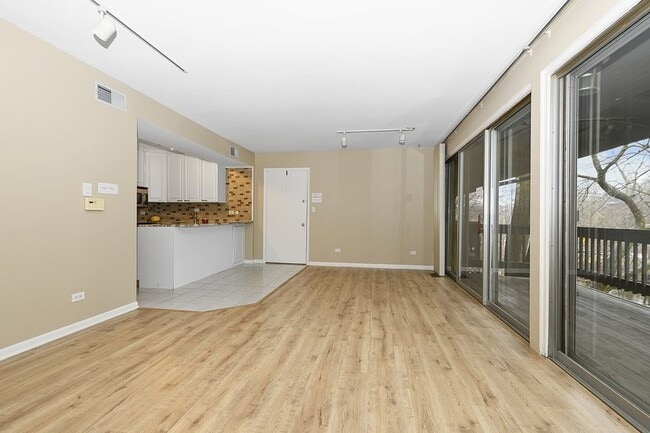 living room frm east - 5523 E Lake Dr Unit D