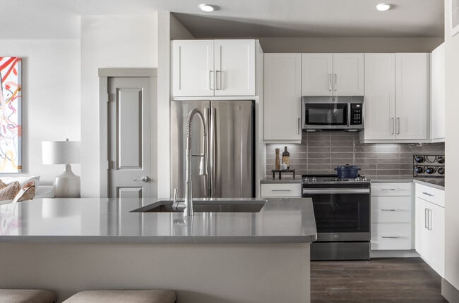 Broadstone Vintage Park apartments — community photo
