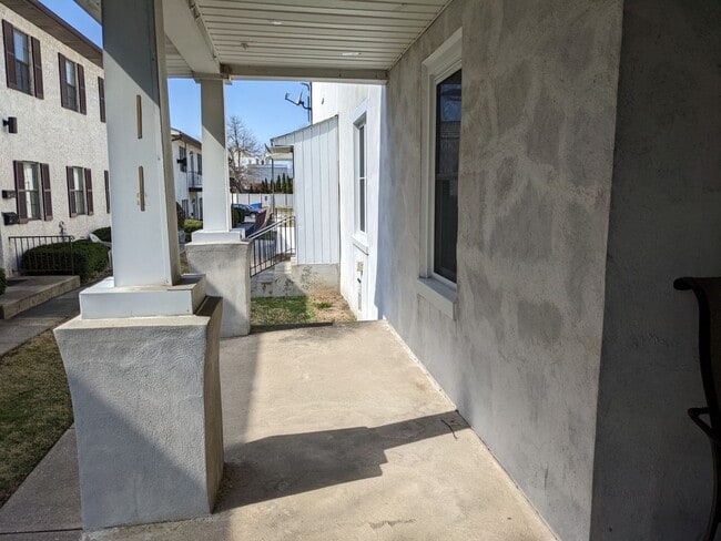 Building Photo - 153 Main St Unit 1st Floor WHITE 84