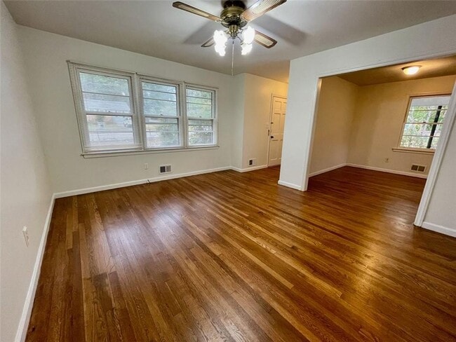 Photo - 6328 Oakview Ln