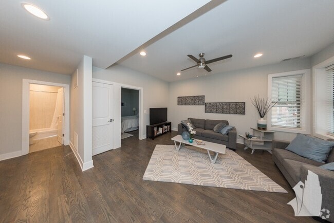 Building Photo - 2620 N Rockwell St Unit 3F Rental