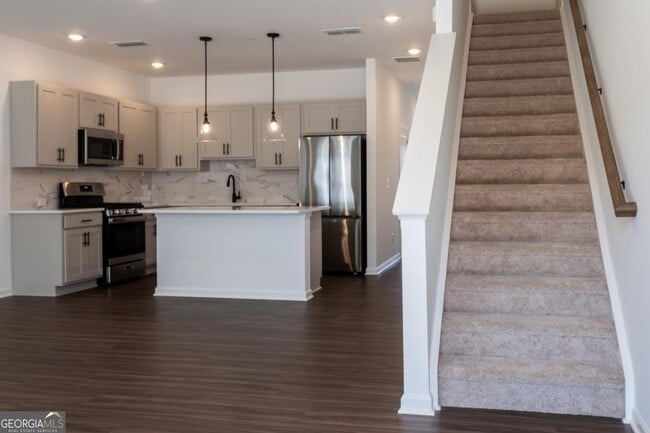 Building Photo - 5542 Highland St