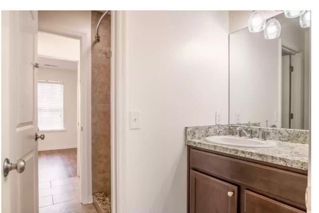 Photo - 270 Trunk St NE Unit 270