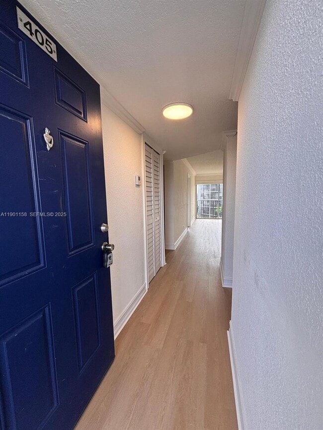 Building Photo - 8740 N Sherman Cir Unit 405