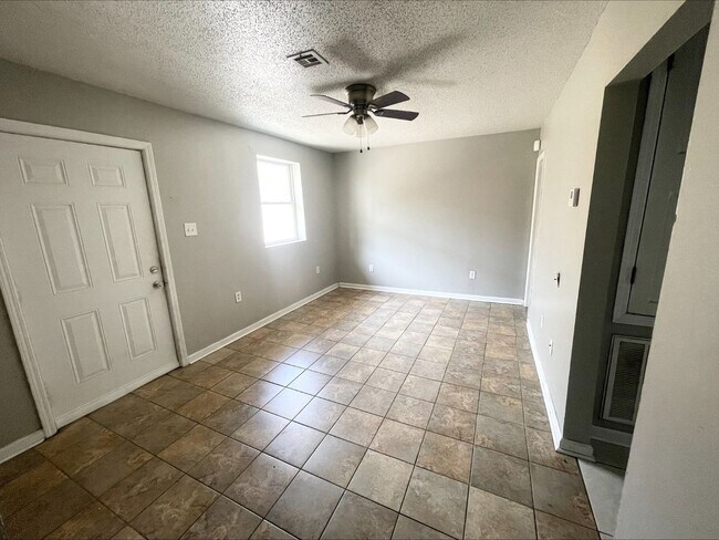 Photo - zvlr1381 Unidad C