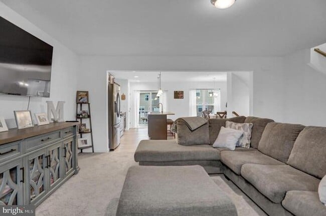 Photo - 8153 Lenker Dr