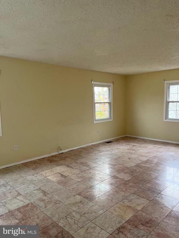 Photo - 42 Genesee Ln