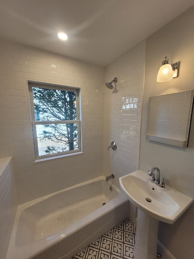 Photo - 62 Oxford Ave Unit 62 Oxford Ave