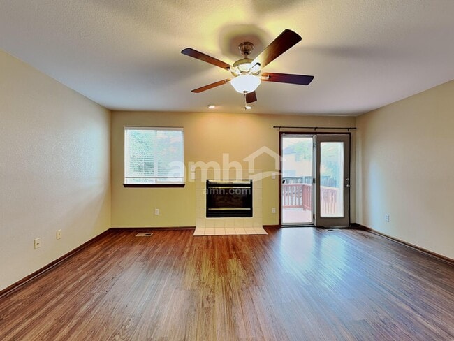 Photo - 2325 Hyacinth Rd
