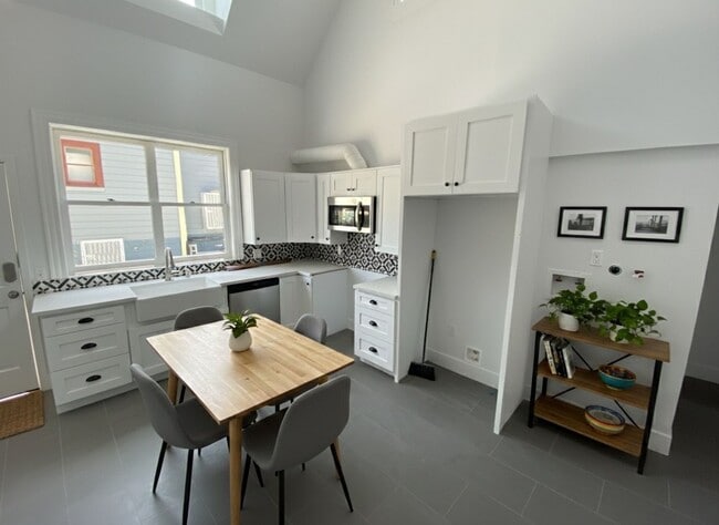 Photo - 1301-1303 West 22nd Street Unit 1303