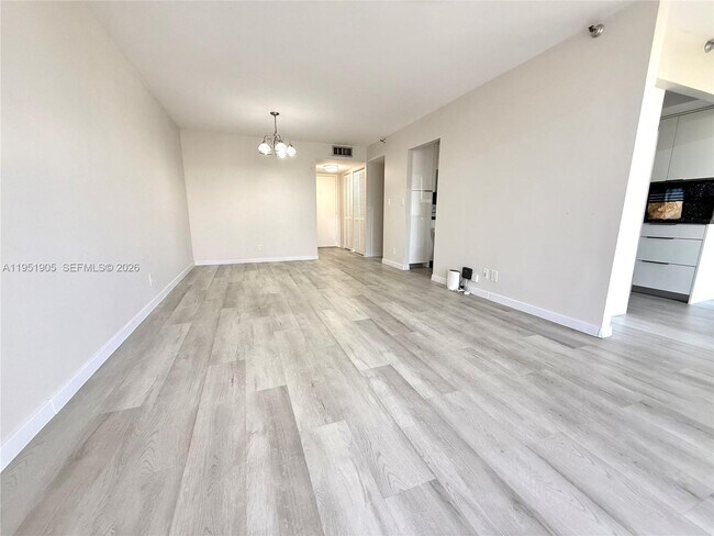 Photo - 290 174th St St Unit 714