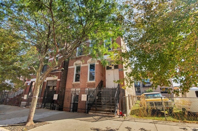 Building Photo - 1441 W Cullerton St Unit GR